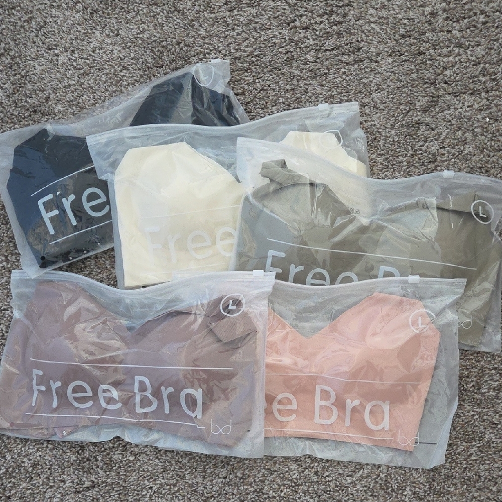 NEW IN PACKAGE>Set of 5 Wirefree Wide Back Tshirt Bras 30-32 A/B Cup